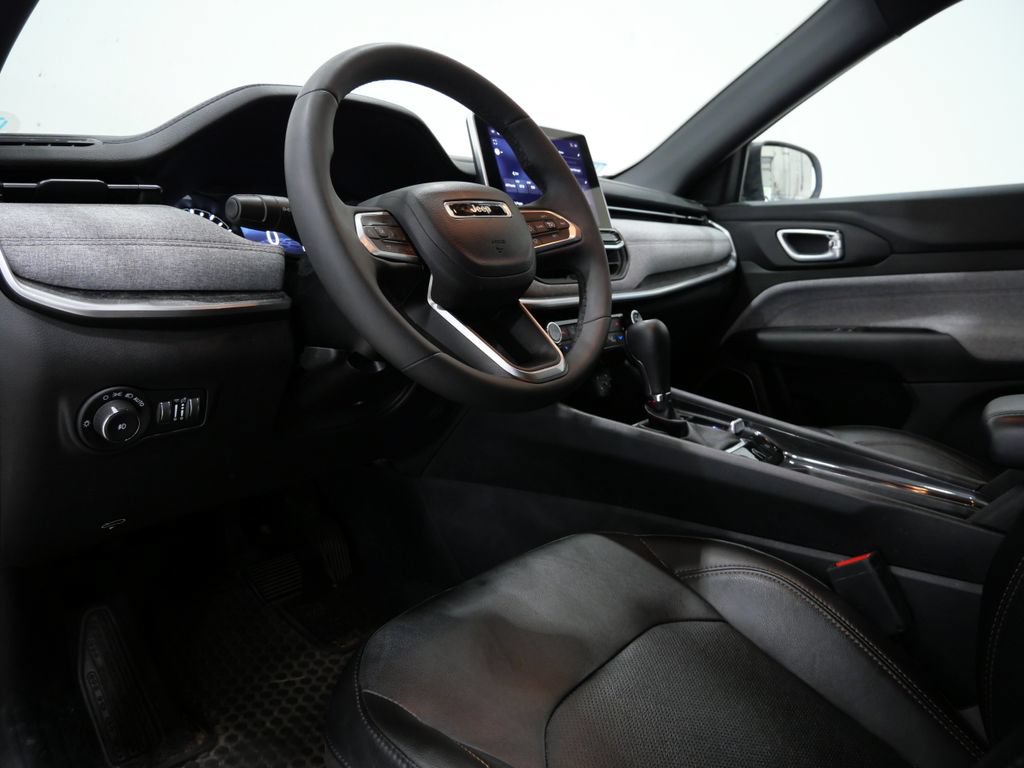 Used 2023 Jeep Compass Latitude AWD/4WD image 10