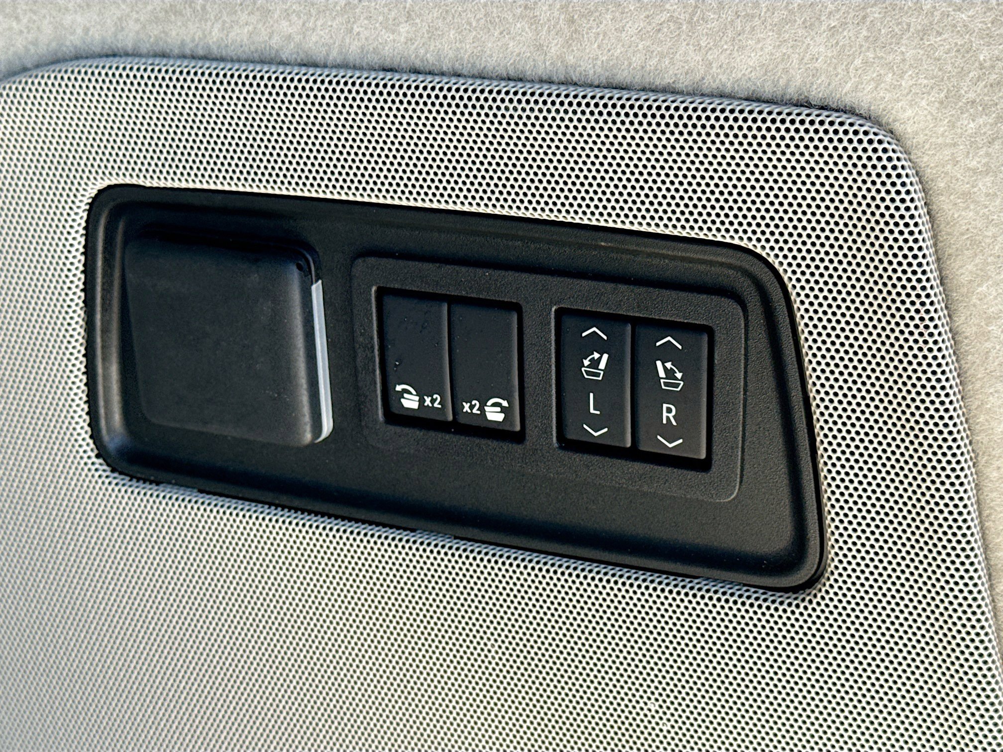 Used 2025 Cadillac Escalade ESV Sport Platinum image 13