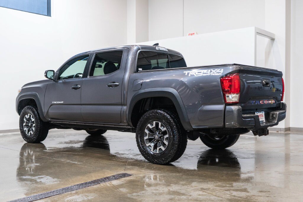 Used 2017 Toyota Tacoma TRD Off-Road AWD/4WD image 6
