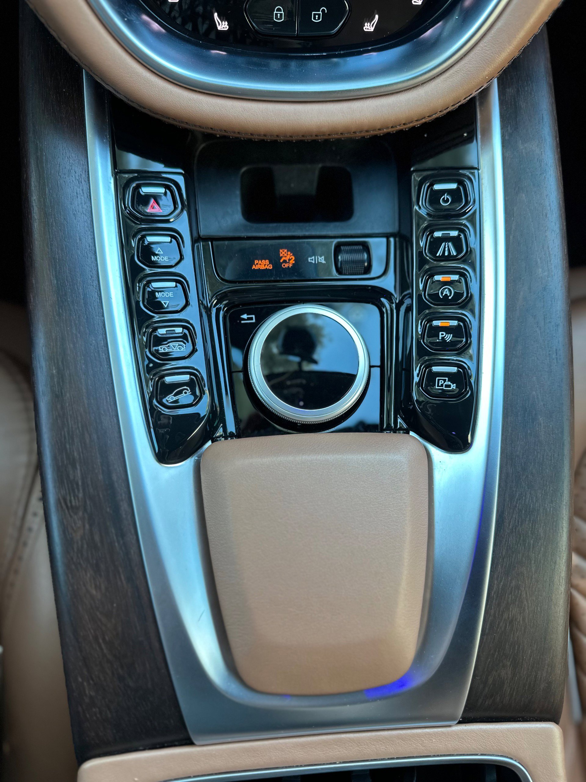Used 2021 Aston Martin DBX AWD/4WD image 33