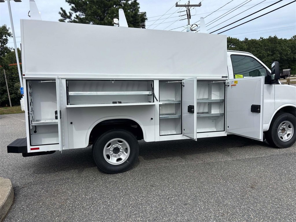 New 2025 GMC Savana 3500 w/ Power Convenience Package image 3