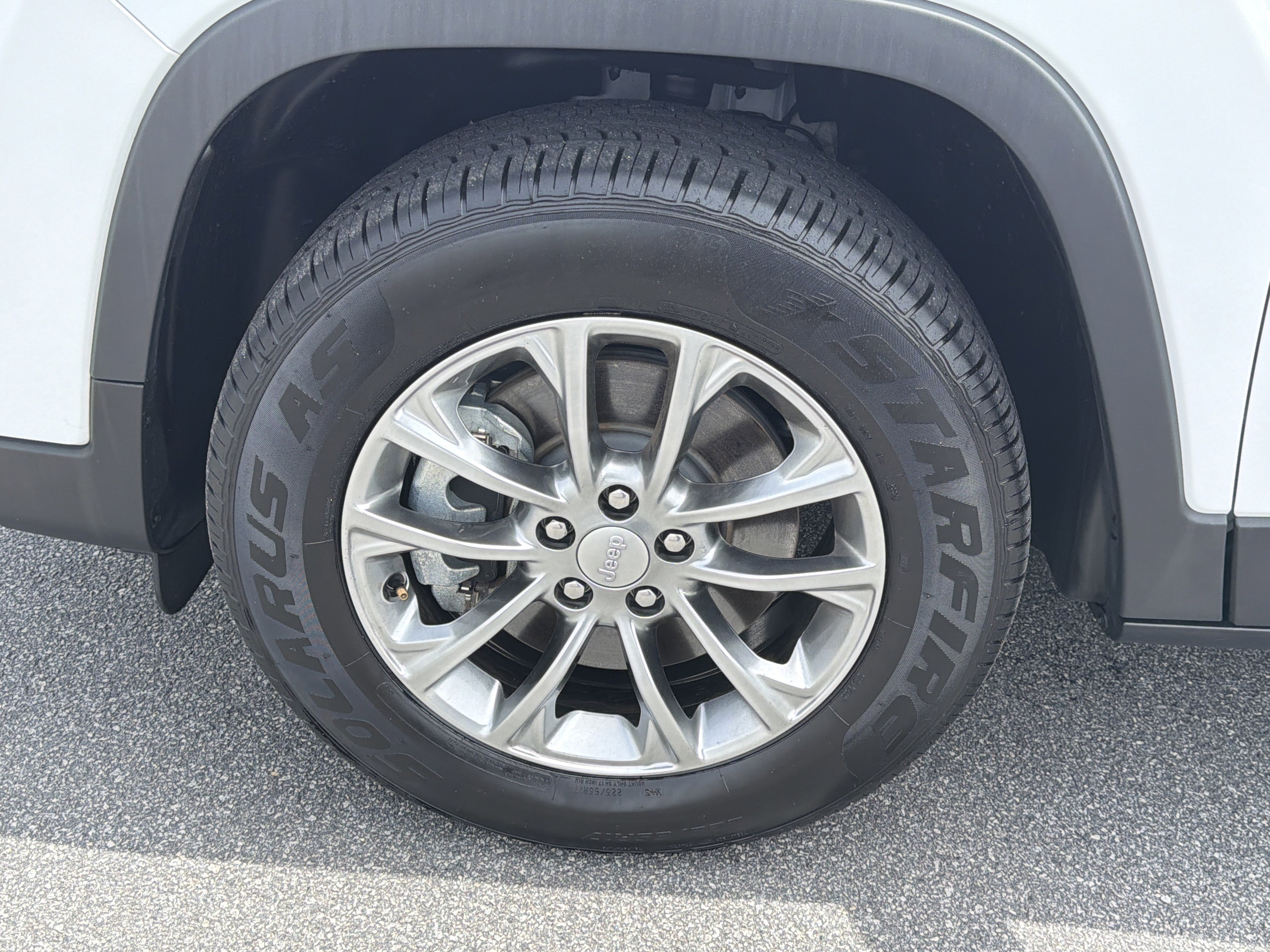 Used 2021 Jeep Cherokee Latitude Lux w/ Comfort/Convenience Group AWD/4WD image 13