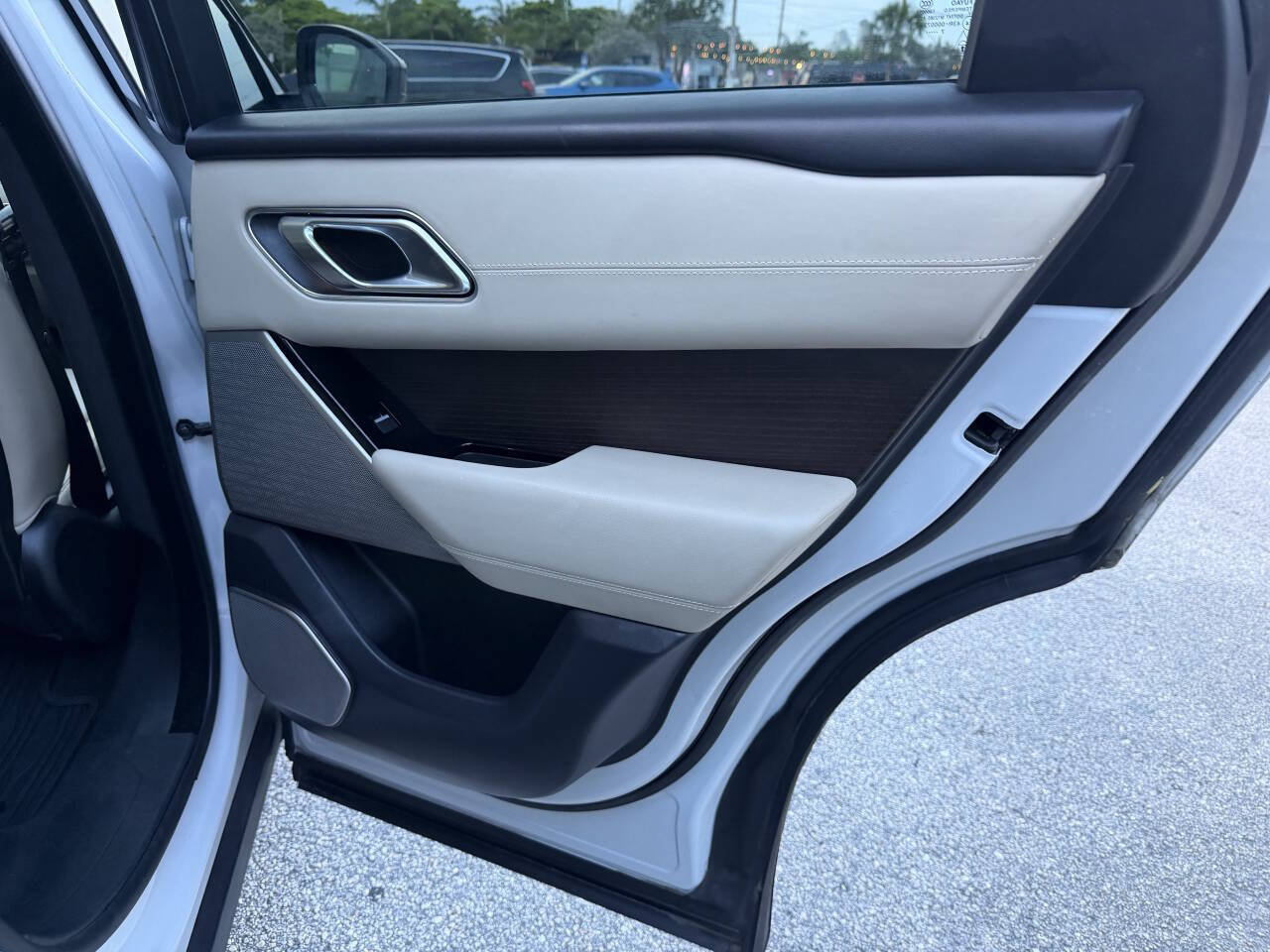 Used 2018 Land Rover Range Rover Velar R-Dynamic SE AWD/4WD image 23