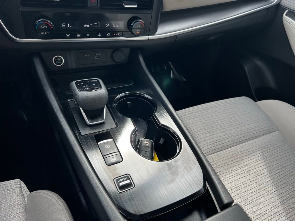 Used 2023 Nissan Rogue SV image 57