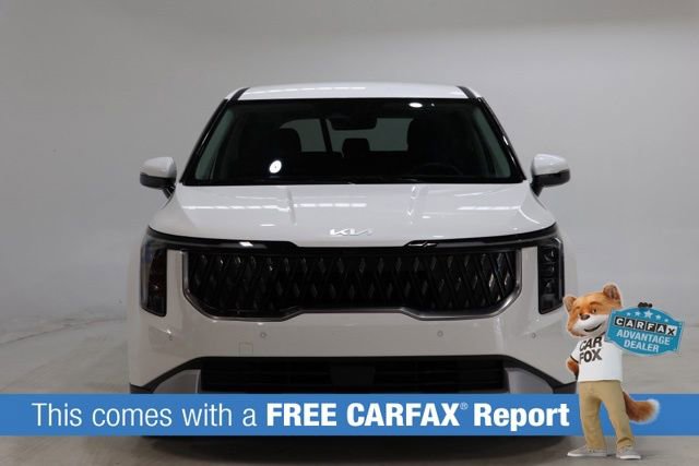 Used 2025 Kia Carnival image 2