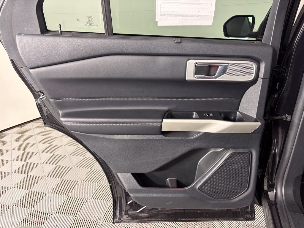 Used 2021 Ford Explorer Limited w/ Equipment Group 301A AWD/4WD image 46