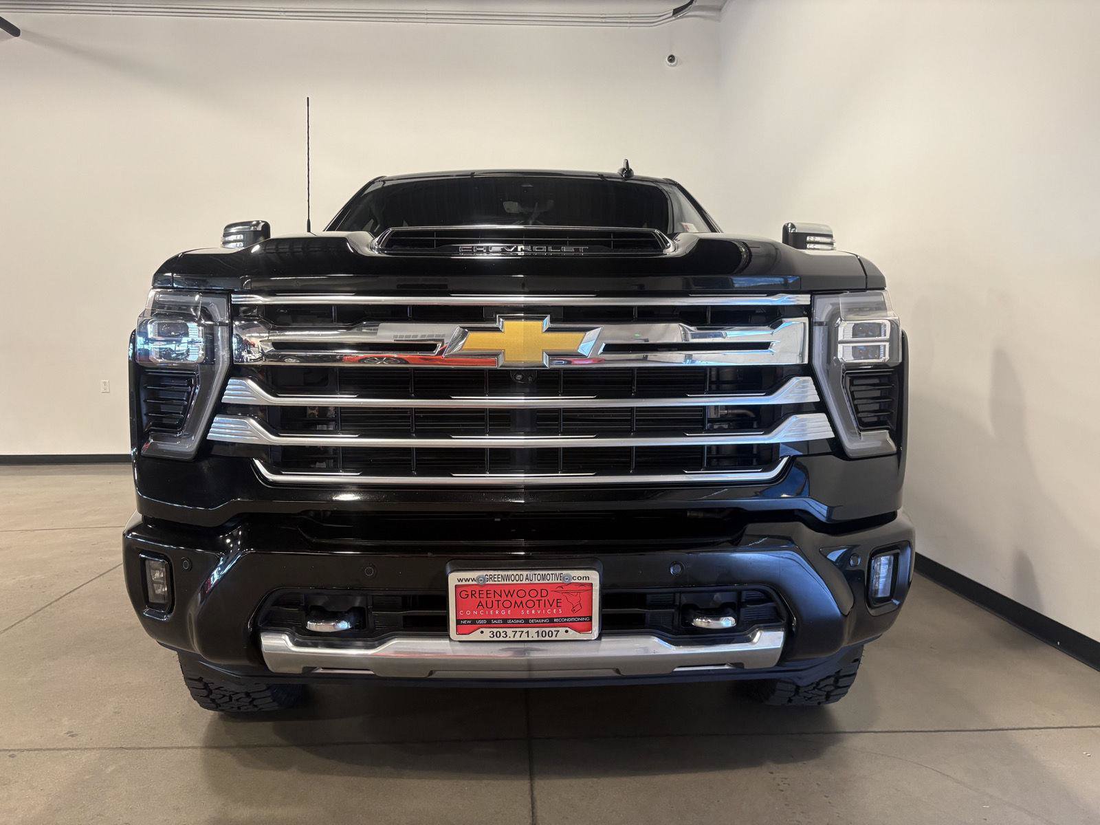 Used 2025 Chevrolet Silverado 2500 High Country w/ High Country Premium Package AWD/4WD image 9