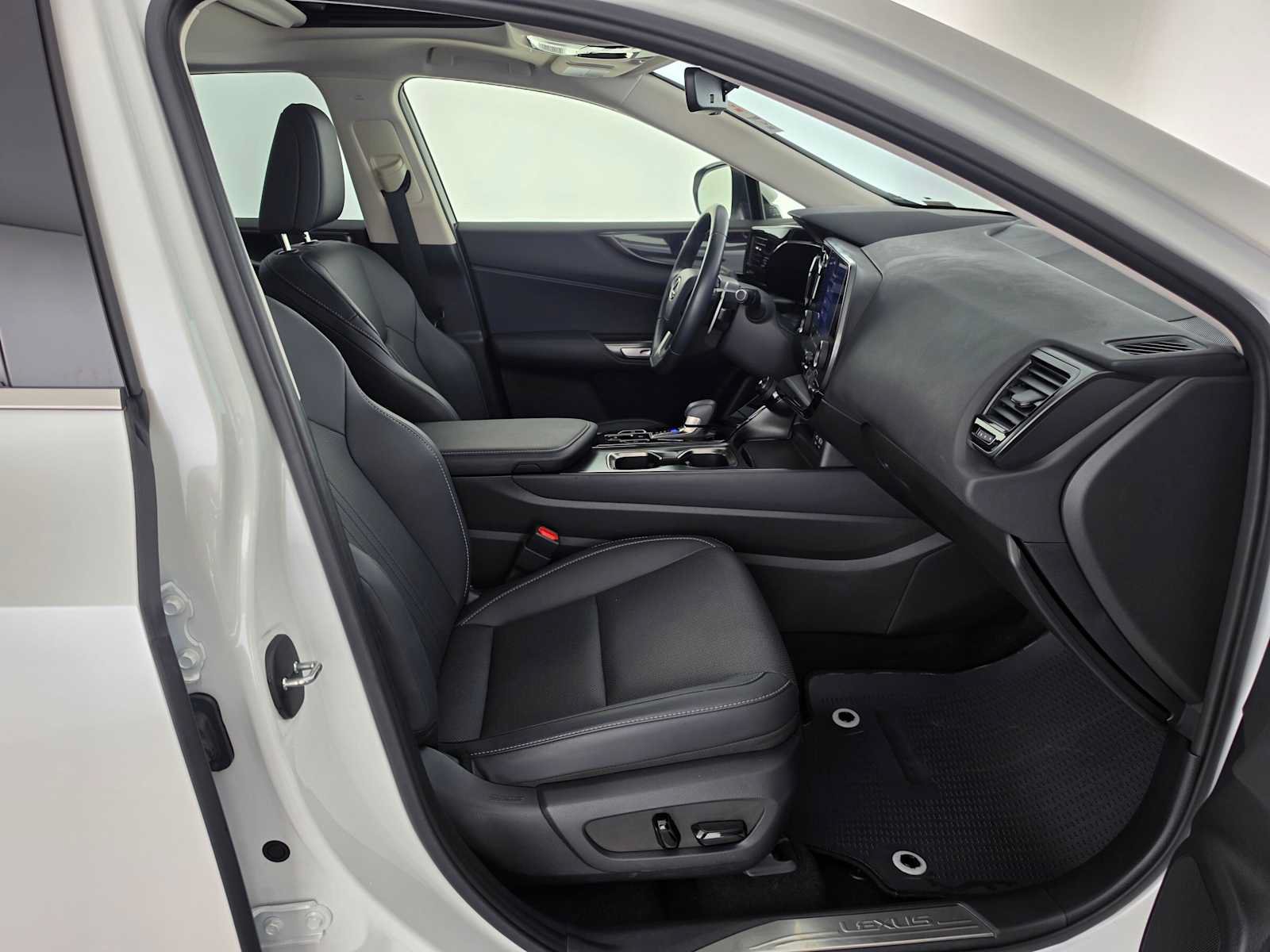 Certified 2025 Lexus NX 250 FWD image 10
