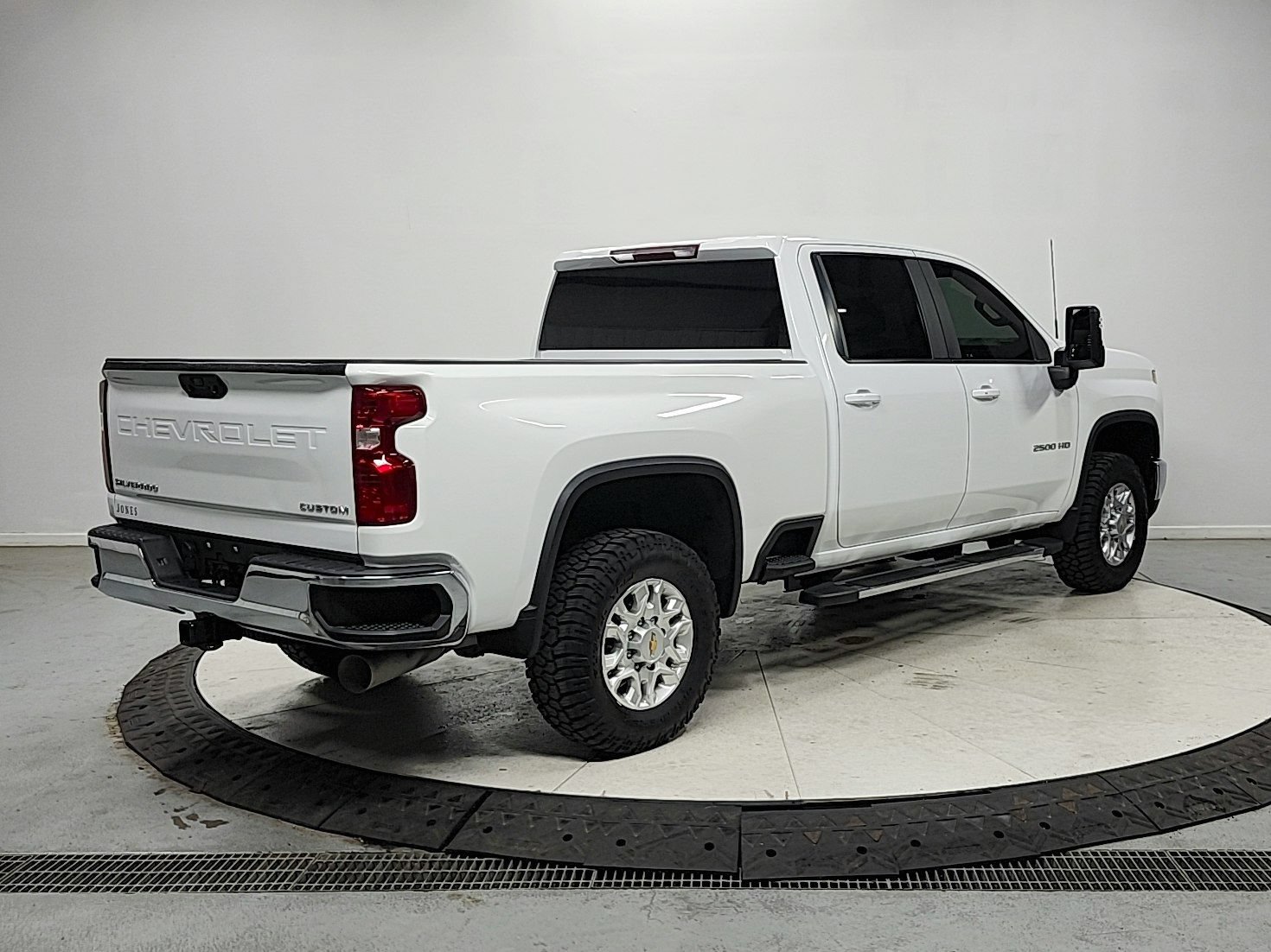 Used 2024 Chevrolet Silverado 2500 LT AWD/4WD image 7