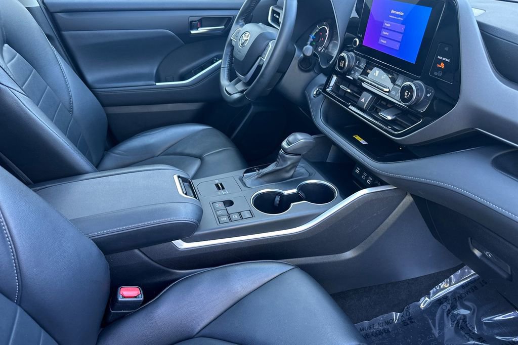 Used 2023 Toyota Highlander XLE w/ Protection Package #3 (TMS) image 17