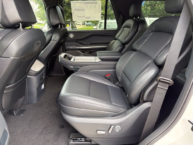 New 2027 Lincoln Navigator Reserve w/ Jet Appearance Package AWD/4WD image 15