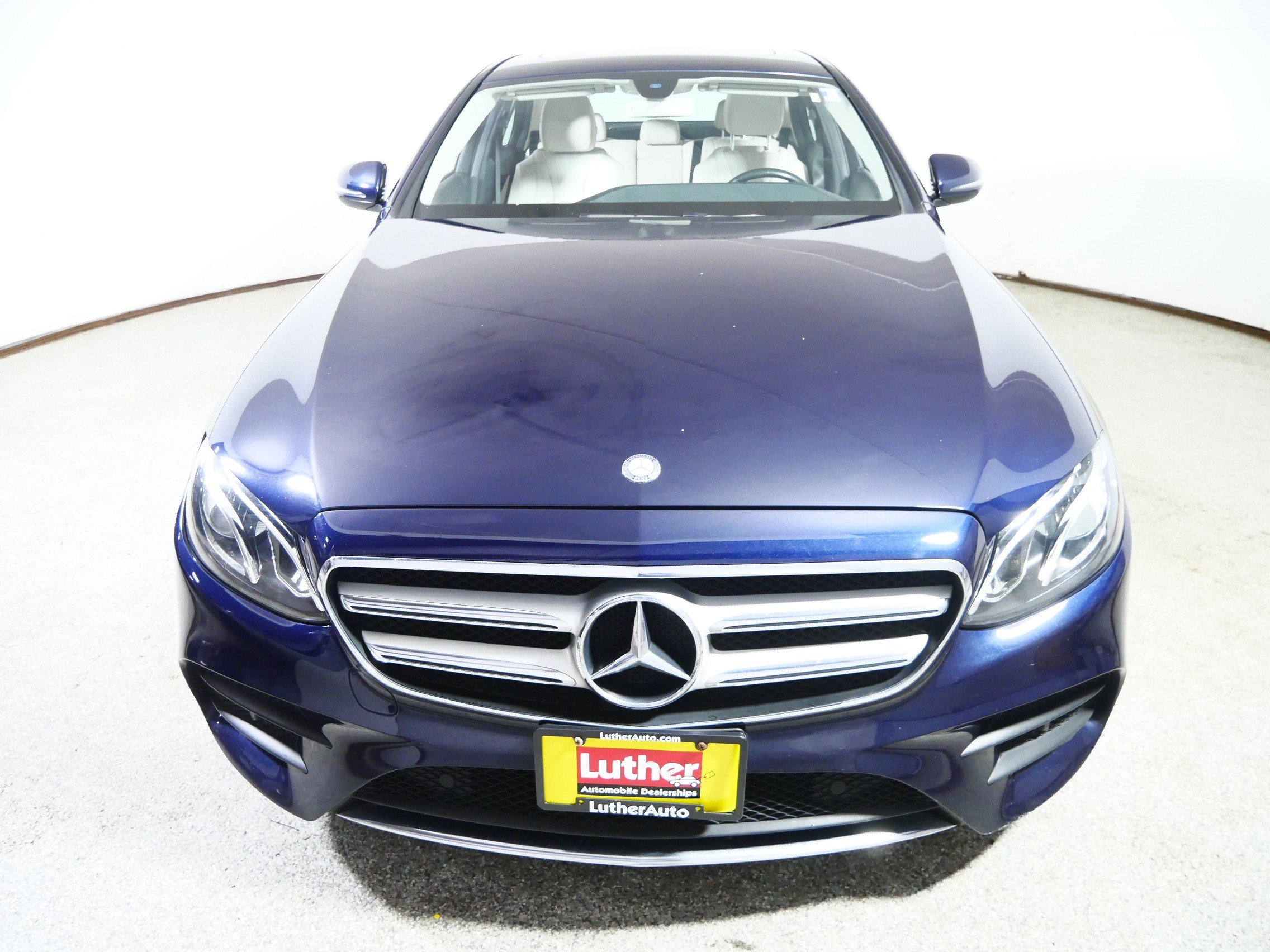 Used 2017 Mercedes-Benz E 300 4MATIC image 2