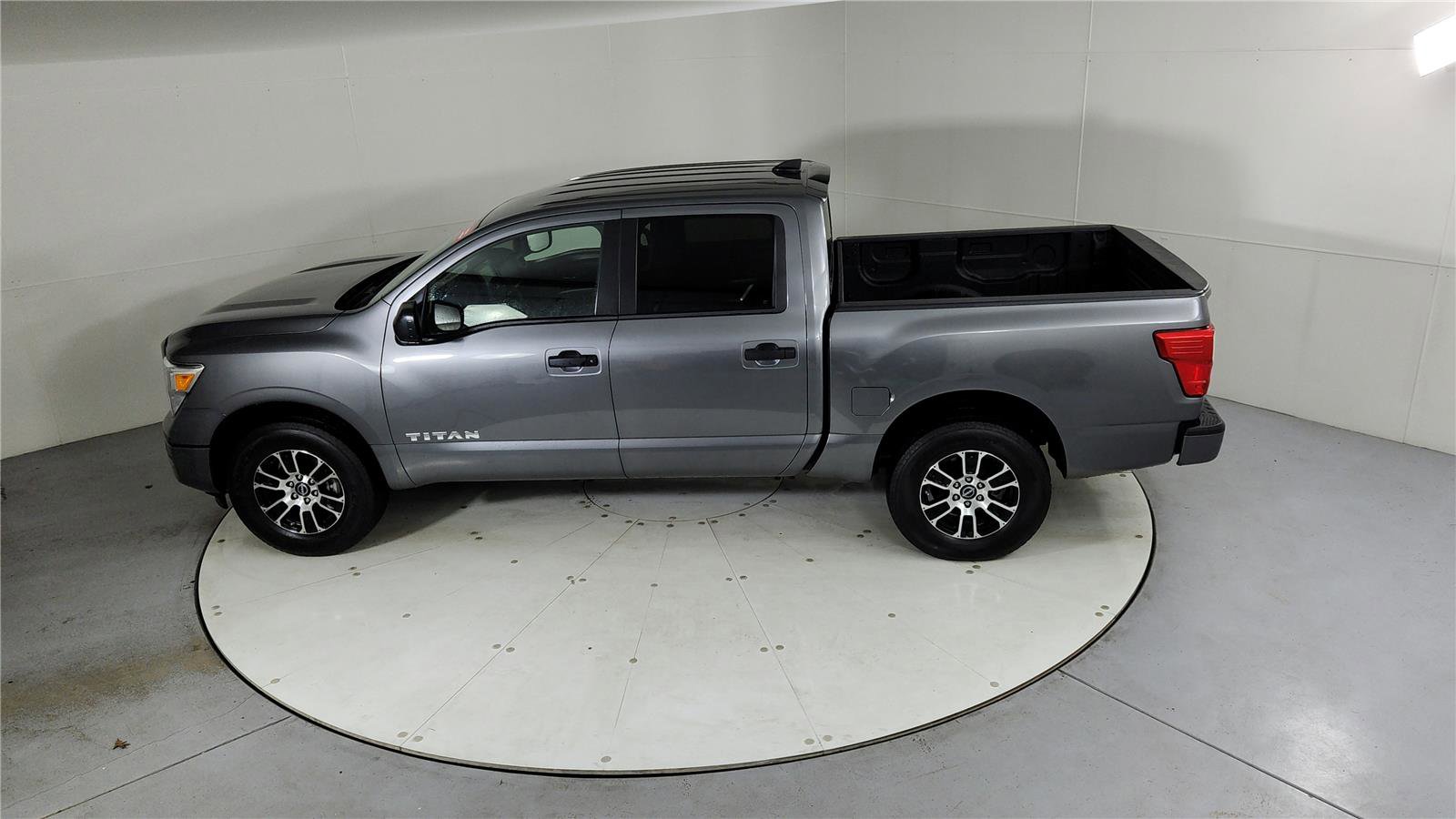 Certified 2024 Nissan Titan SV image 16