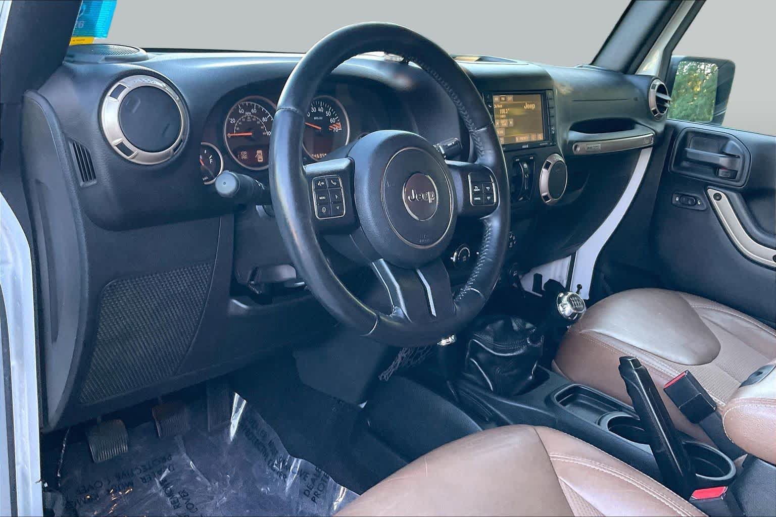 Used 2017 Jeep Wrangler Unlimited Sahara AWD/4WD image 15