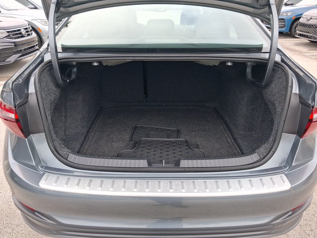 Certified 2024 Volkswagen Jetta Sport FWD image 13