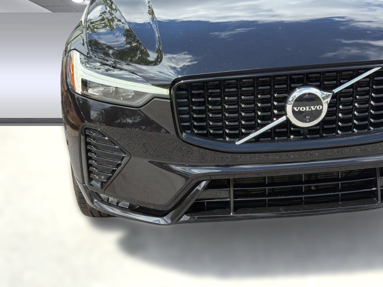 Certified 2024 Volvo XC60 B5 Plus w/ Protection Package Premier AWD/4WD image 12