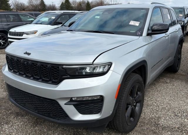 Used 2024 Jeep Grand Cherokee Limited w/ Luxury Tech Group II image 3