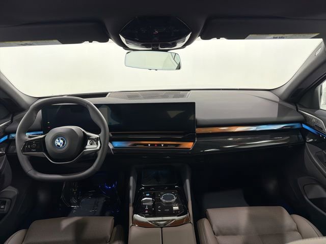 Used 2025 BMW i5 xDrive40 w/ Premium Package image 29