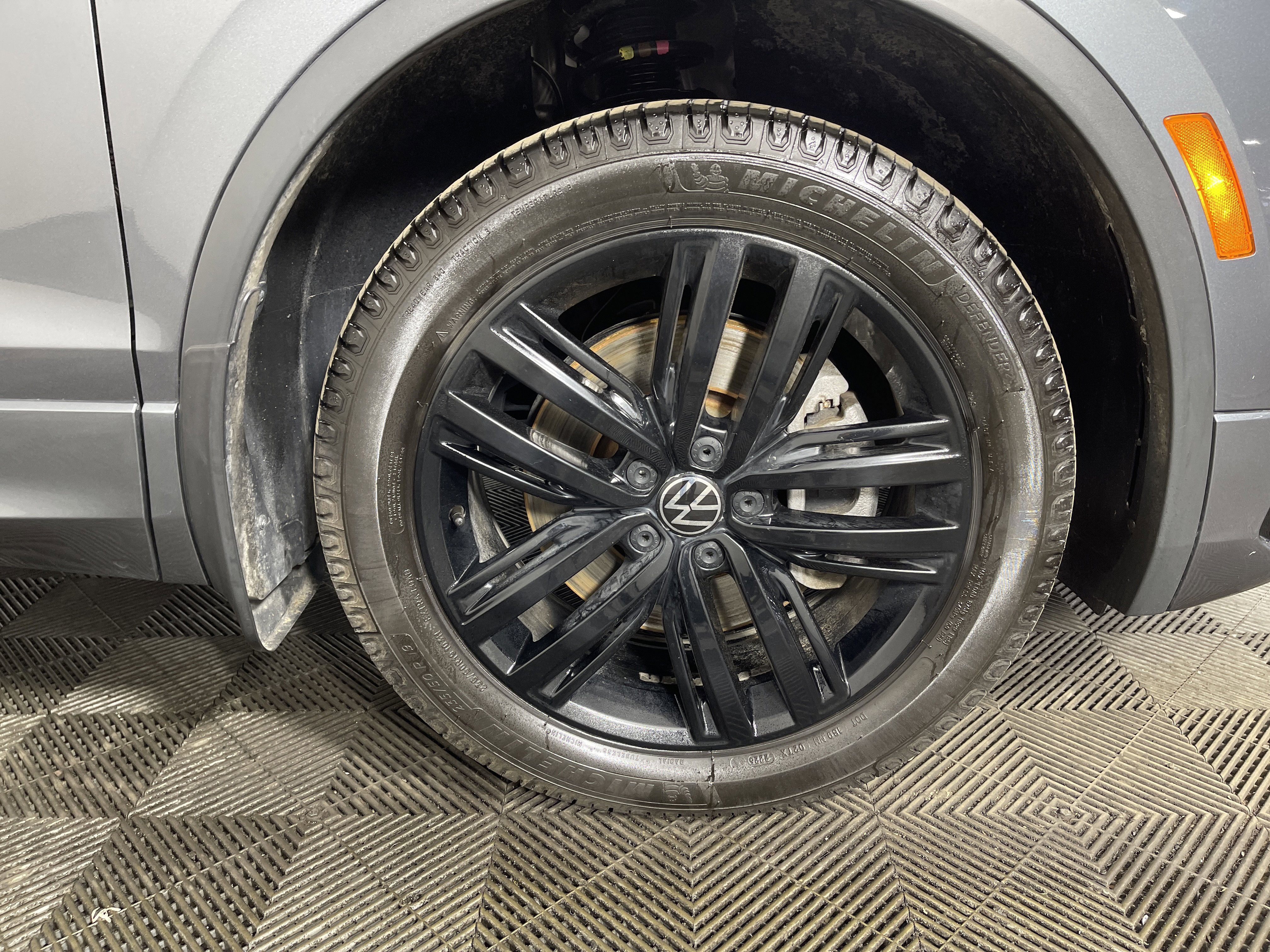 Used 2022 Volkswagen Tiguan SE R-Line image 8