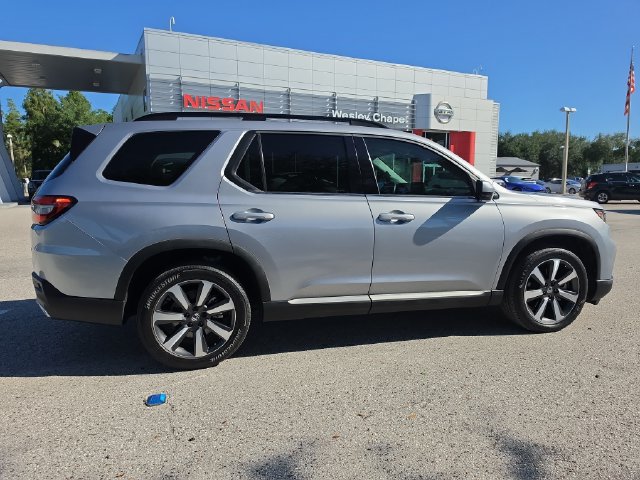 Used 2025 Honda Pilot Touring image 9