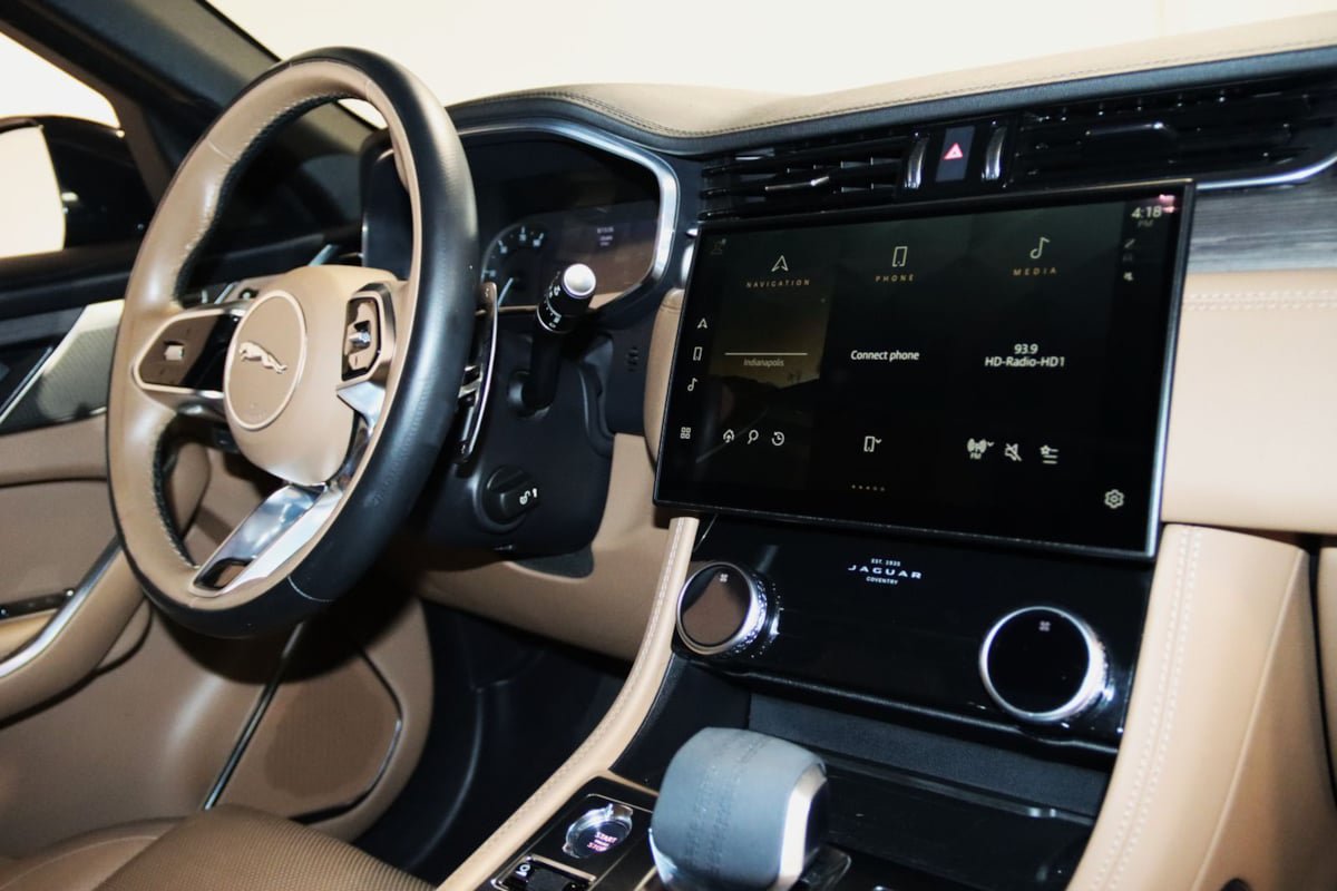 Used 2023 Jaguar F-PACE S AWD/4WD image 53