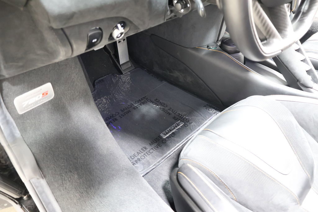 Used 2020 McLaren 720S Spider image 45