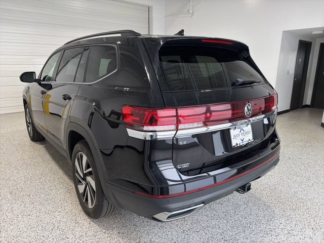 Used 2024 Volkswagen Atlas SE AWD/4WD image 5