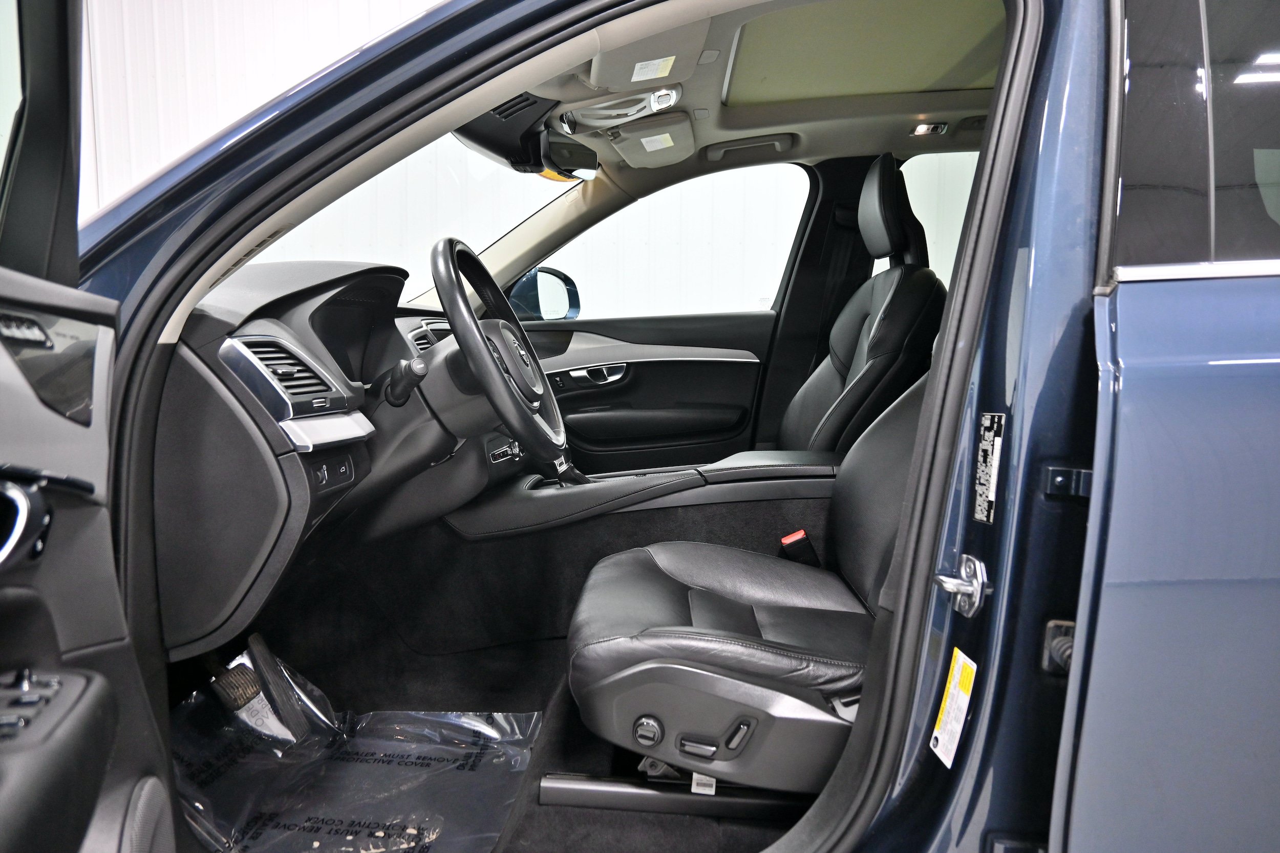 Used 2021 Volvo XC90 T5 Momentum w/ Climate Package AWD/4WD image 5