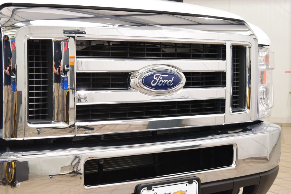 Used 2023 Ford E-450 and Econoline 450 Super Duty w/ Power Windows & Locks Group RWD image 5