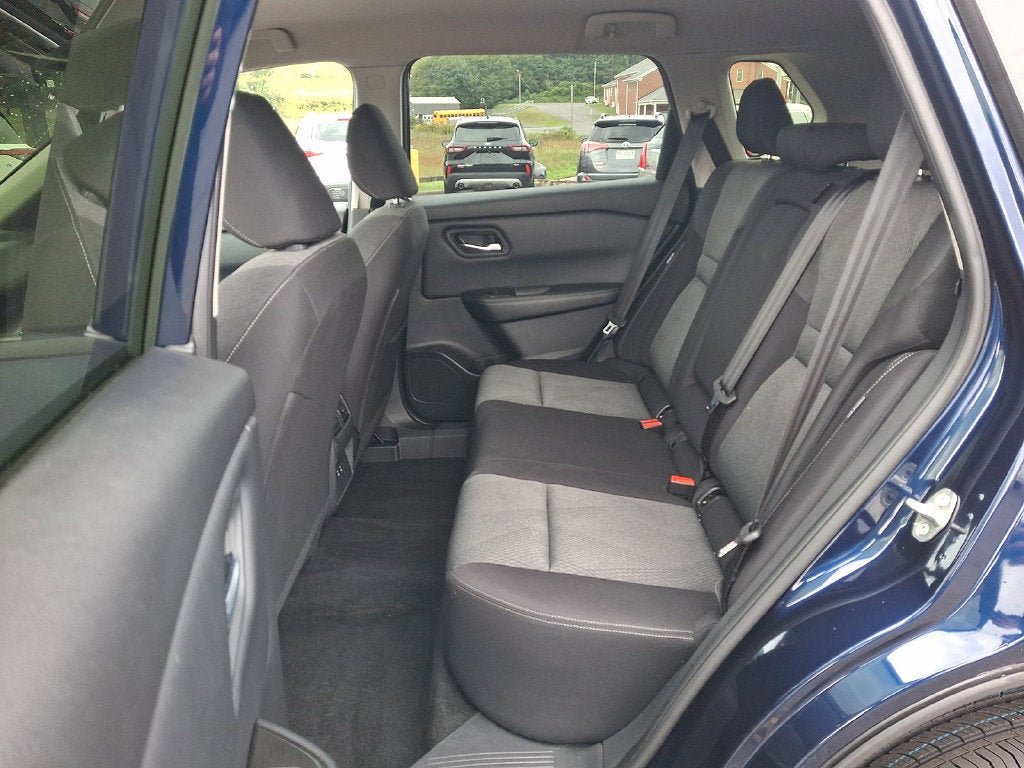 Used 2025 Nissan Rogue SV AWD/4WD image 10