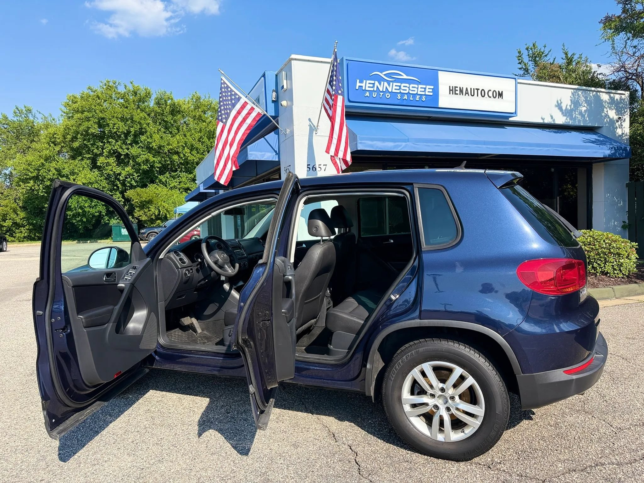 Used 2012 Volkswagen Tiguan LE FWD image 14
