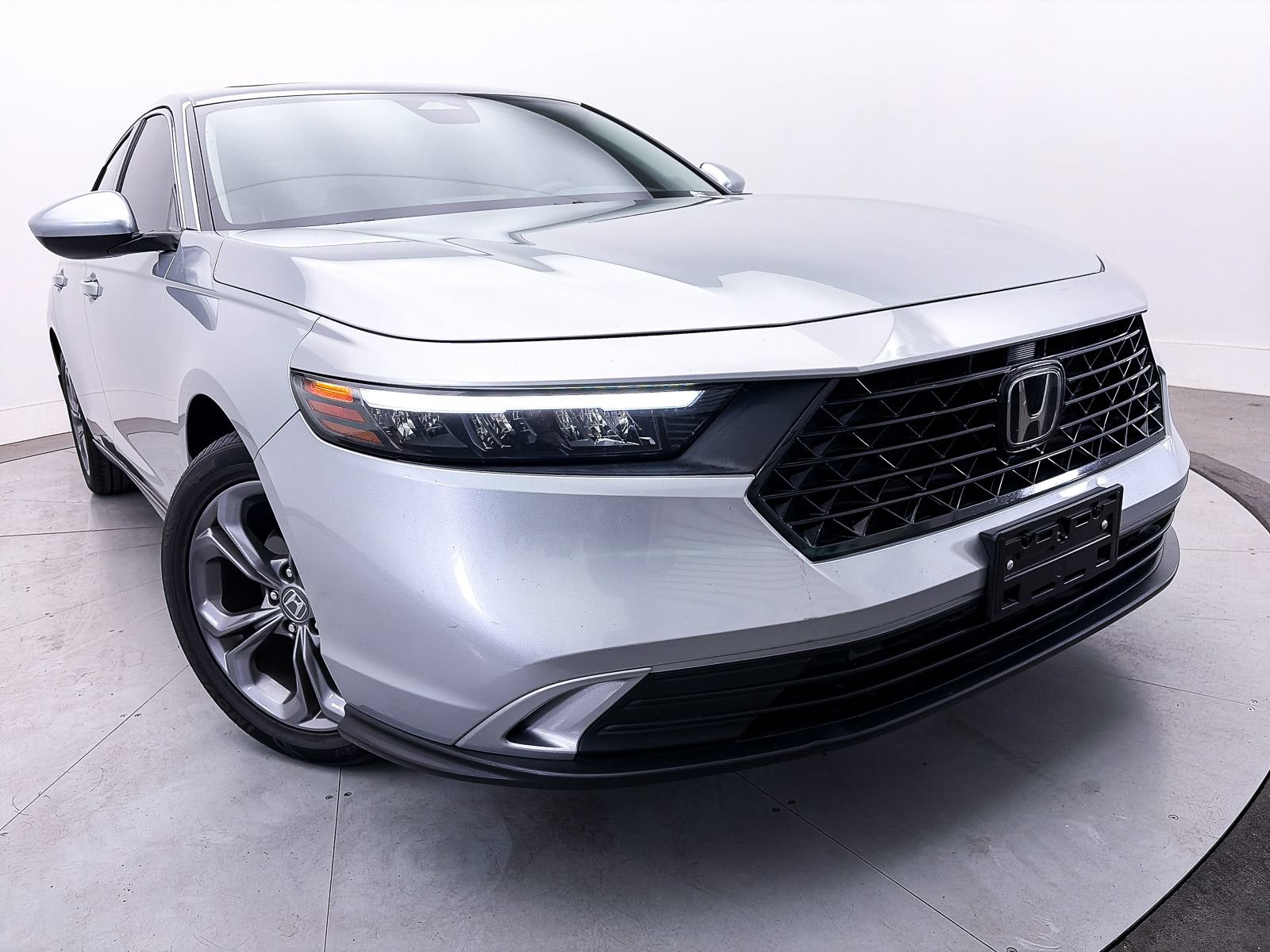 Used 2024 Honda Accord EX image 3