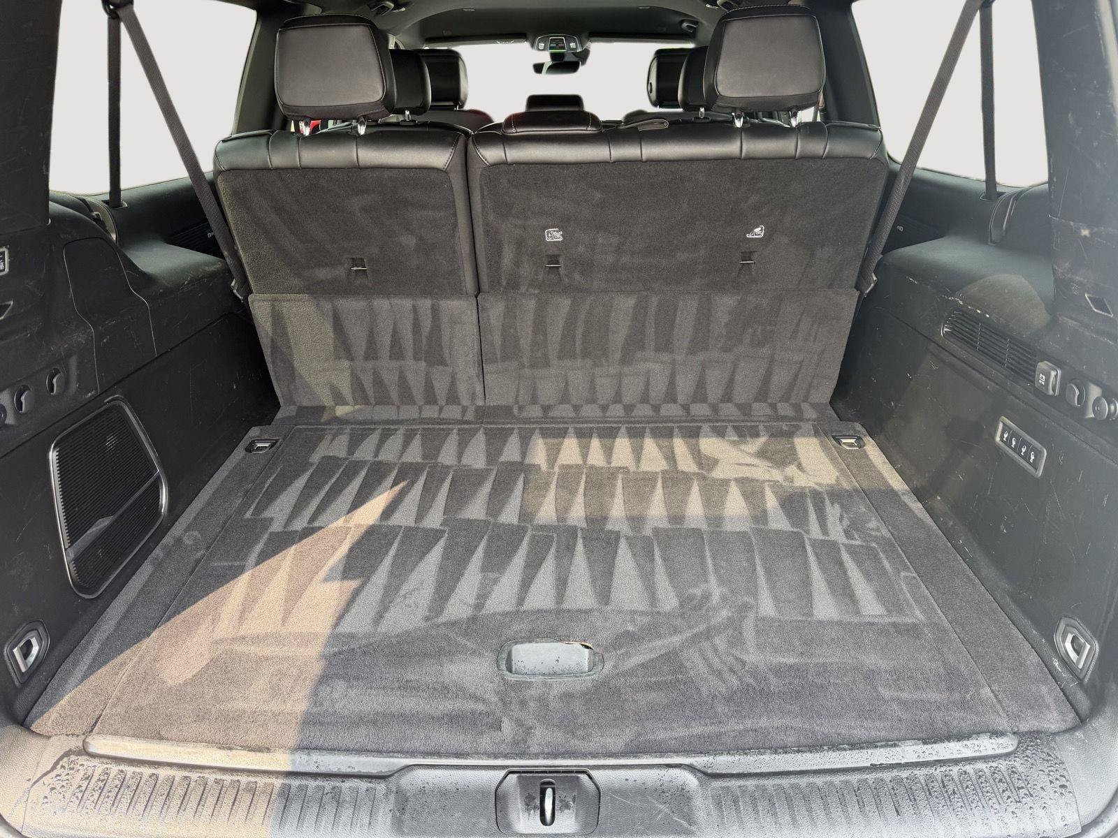 Used 2024 Jeep Wagoneer L Series II w/ Flexible Seating Group AWD/4WD image 5