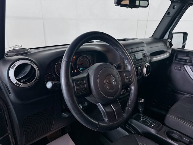 Used 2016 Jeep Wrangler Unlimited Sahara w/ Connectivity Group image 10