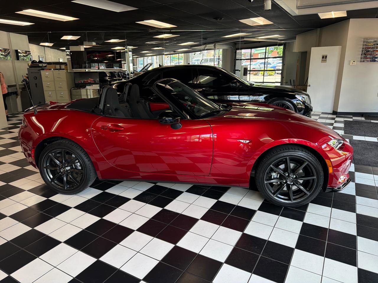 Used 2016 MAZDA MX-5 Miata Club RWD image 4