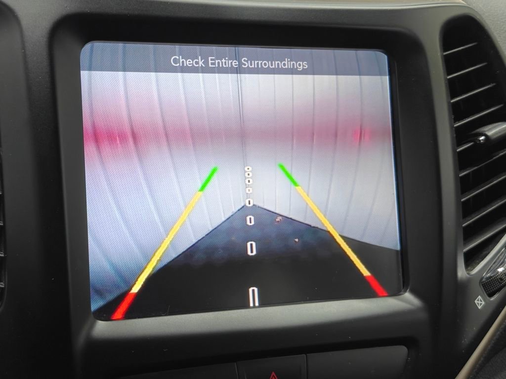 Used 2017 Jeep Cherokee Latitude w/ Cold Weather Group image 7