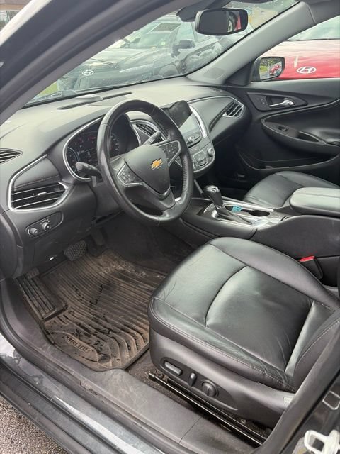 Used 2018 Chevrolet Malibu LT w/ Leather Package FWD image 8