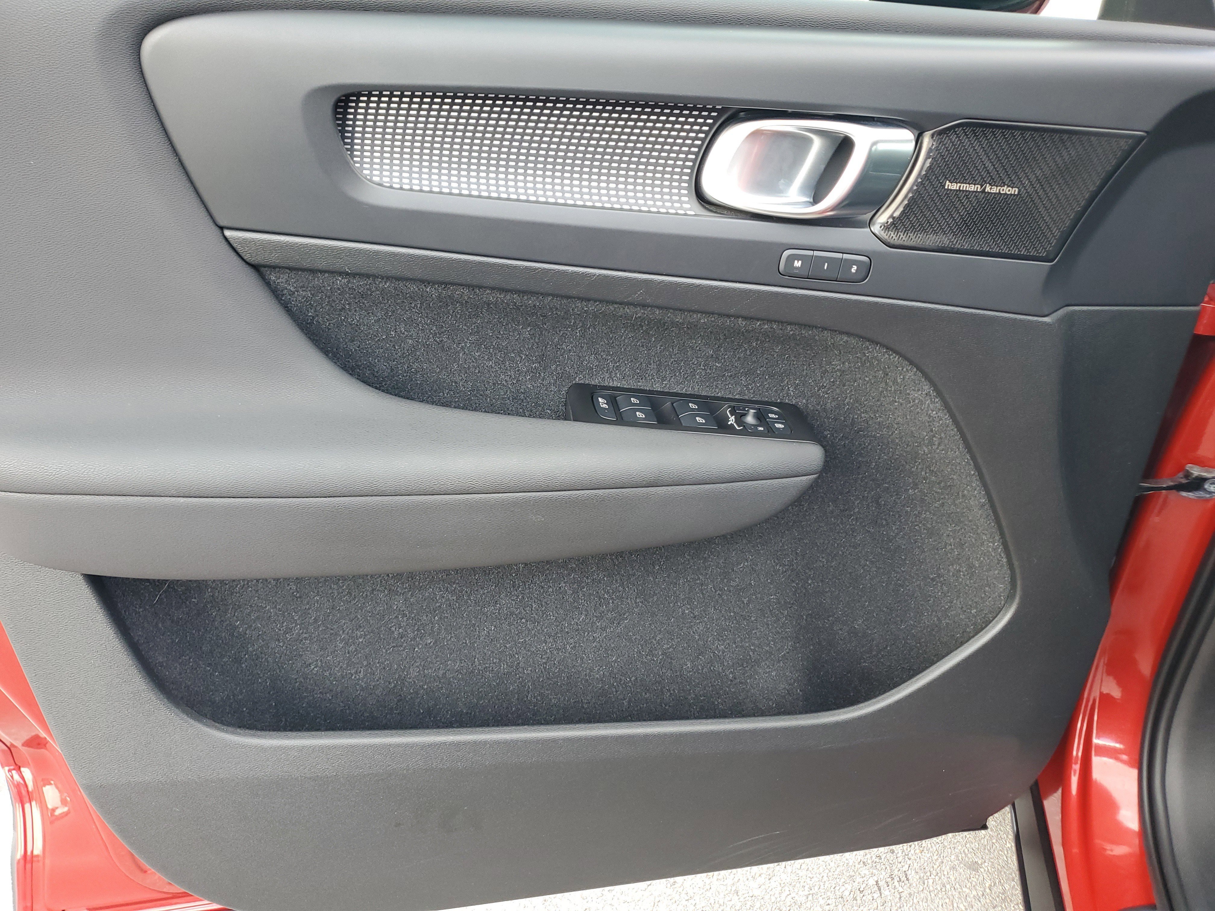 Used 2021 Volvo XC40 P8 Recharge w/ Advanced Package image 26