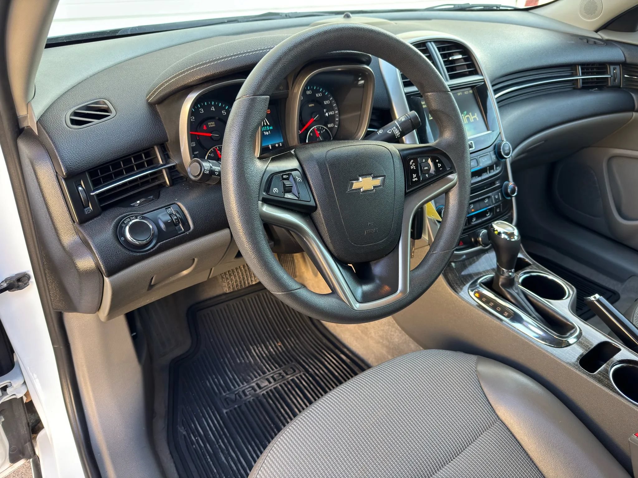 Used 2016 Chevrolet Malibu LT FWD image 3
