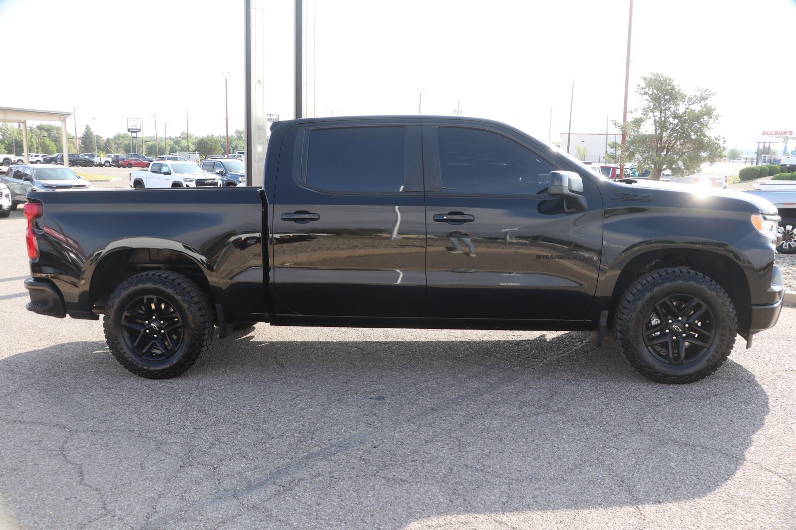 Used 2023 Chevrolet Silverado 1500 RST w/ Z71 Off-Road Package AWD/4WD image 8
