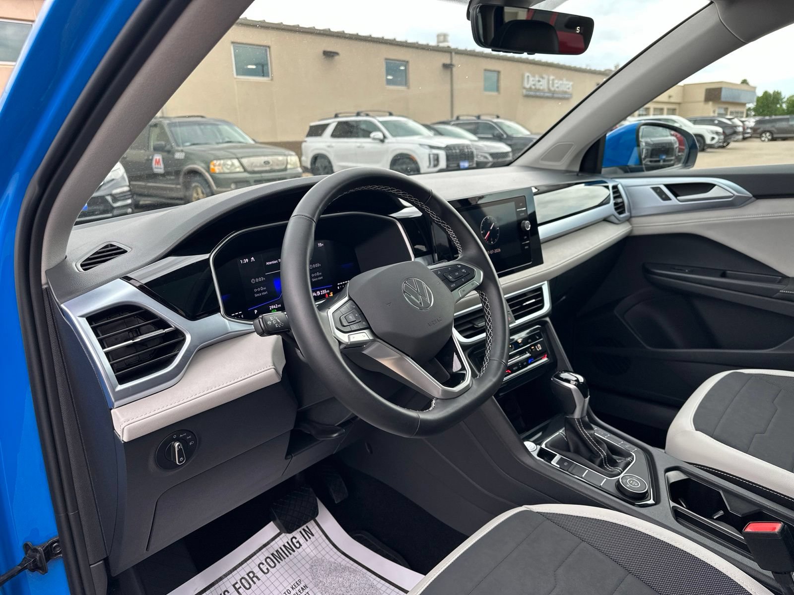 Certified 2025 Volkswagen Taos SE AWD/4WD image 12