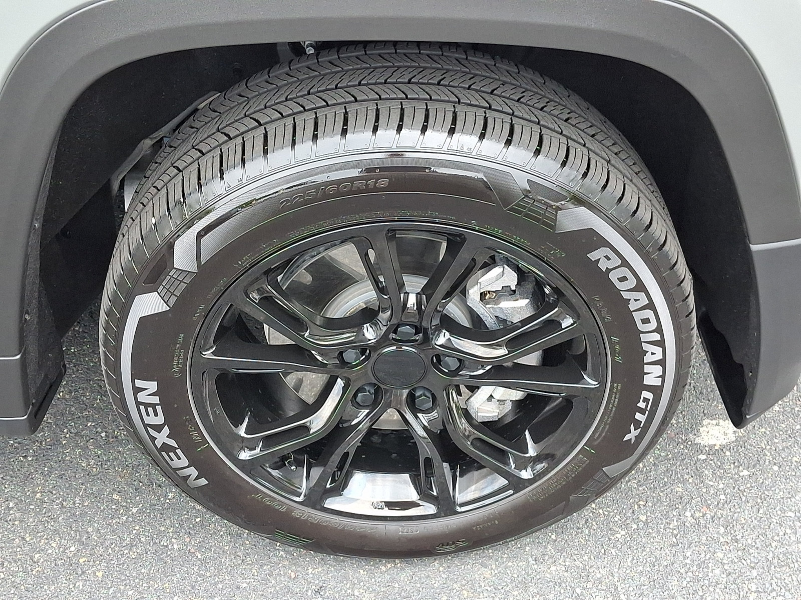 Used 2026 Jeep Cherokee Laredo AWD/4WD image 8