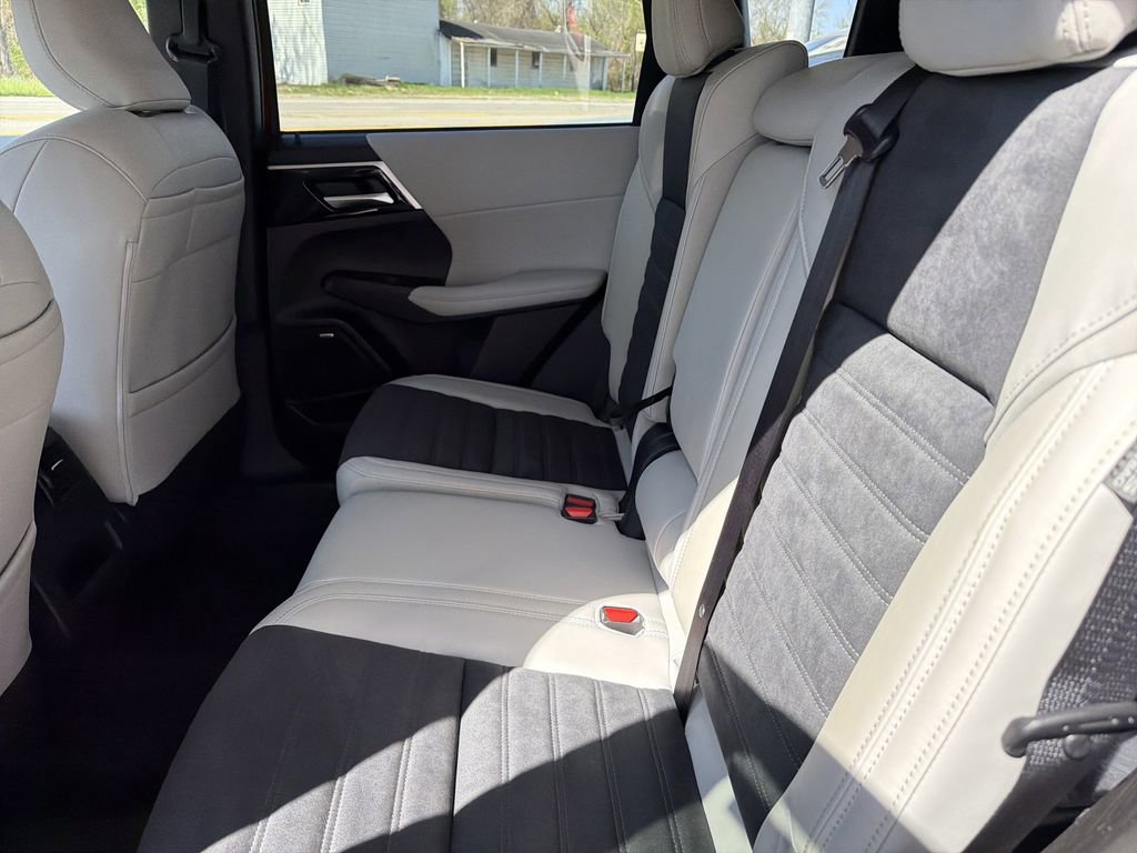 New 2026 Mitsubishi Outlander SE AWD/4WD image 12