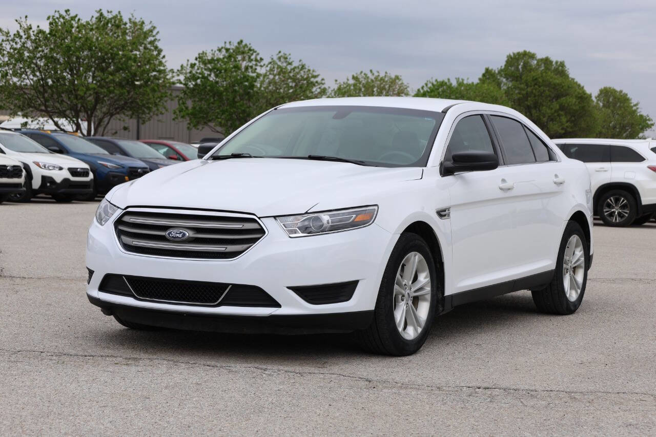 Used 2017 Ford Taurus SE FWD image 6