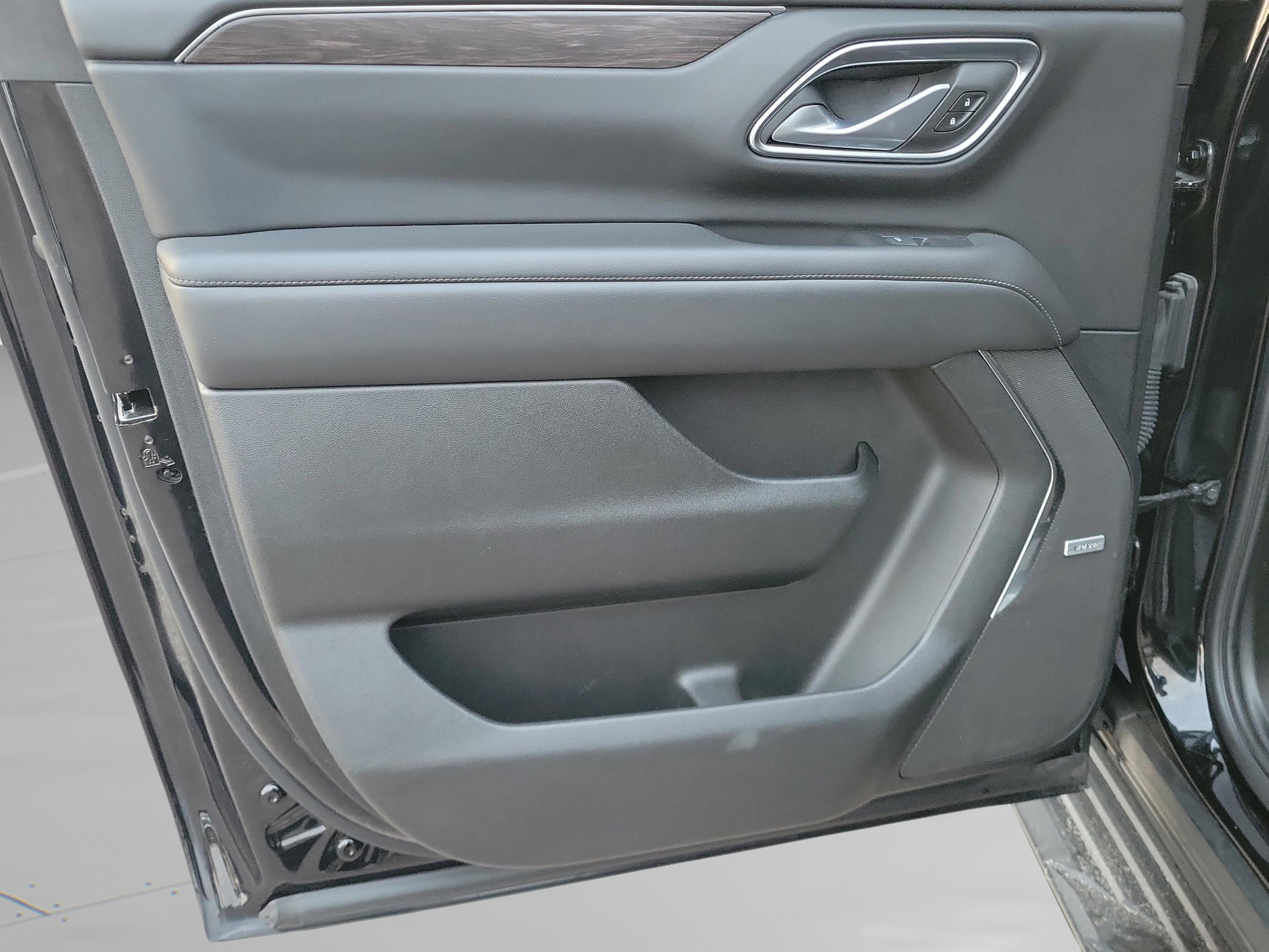 Used 2024 Chevrolet Suburban LT image 13