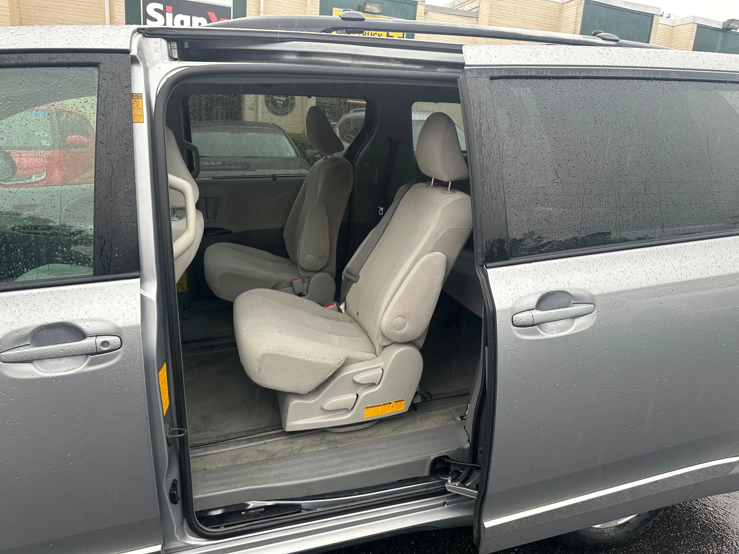 Used 2013 Toyota Sienna LE FWD image 15