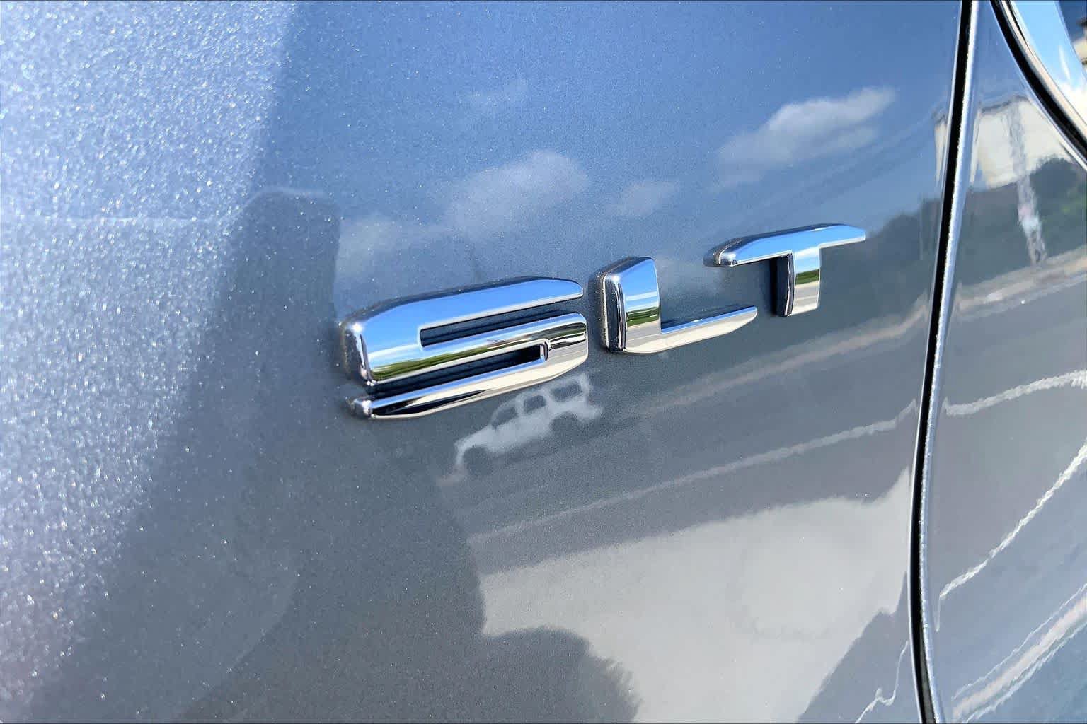 Used 2023 GMC Acadia SLT AWD/4WD image 10