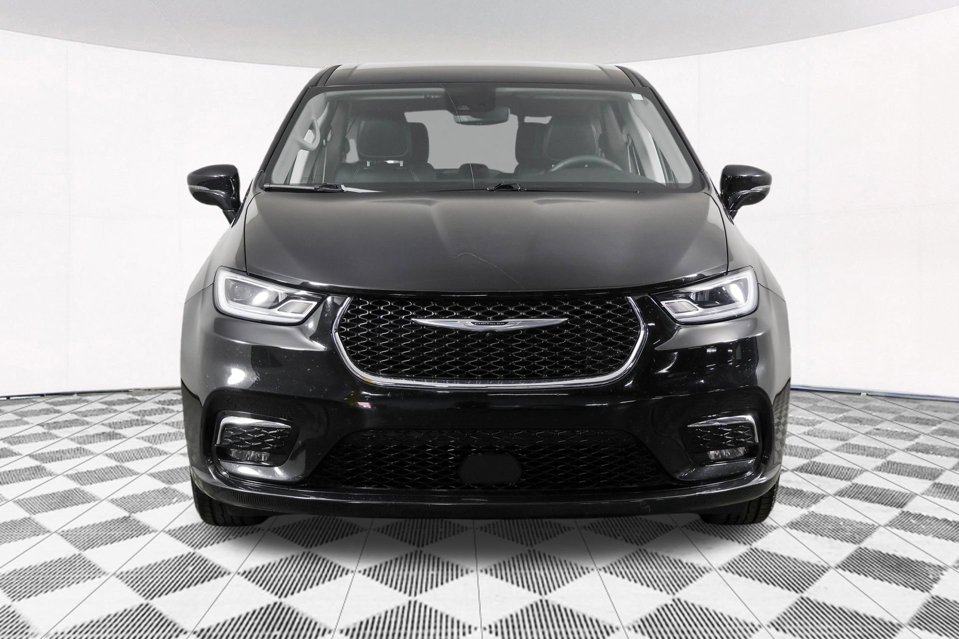 Used 2024 Chrysler Pacifica Touring-L FWD image 10
