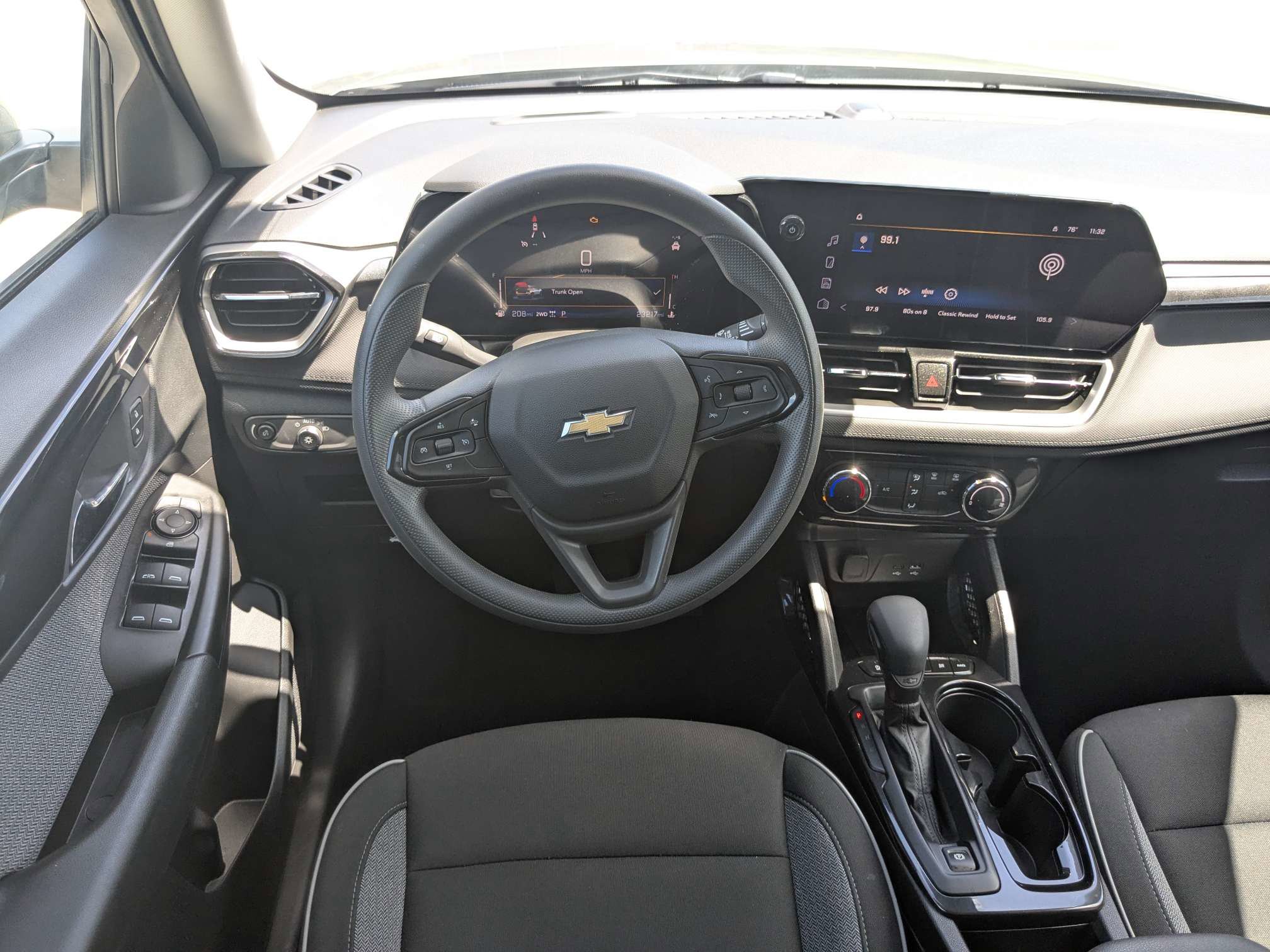 Used 2025 Chevrolet TrailBlazer LT AWD/4WD image 19