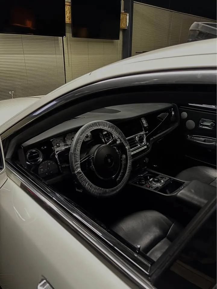 Used 2012 Rolls-Royce Ghost Extended Wheelbase RWD image 7